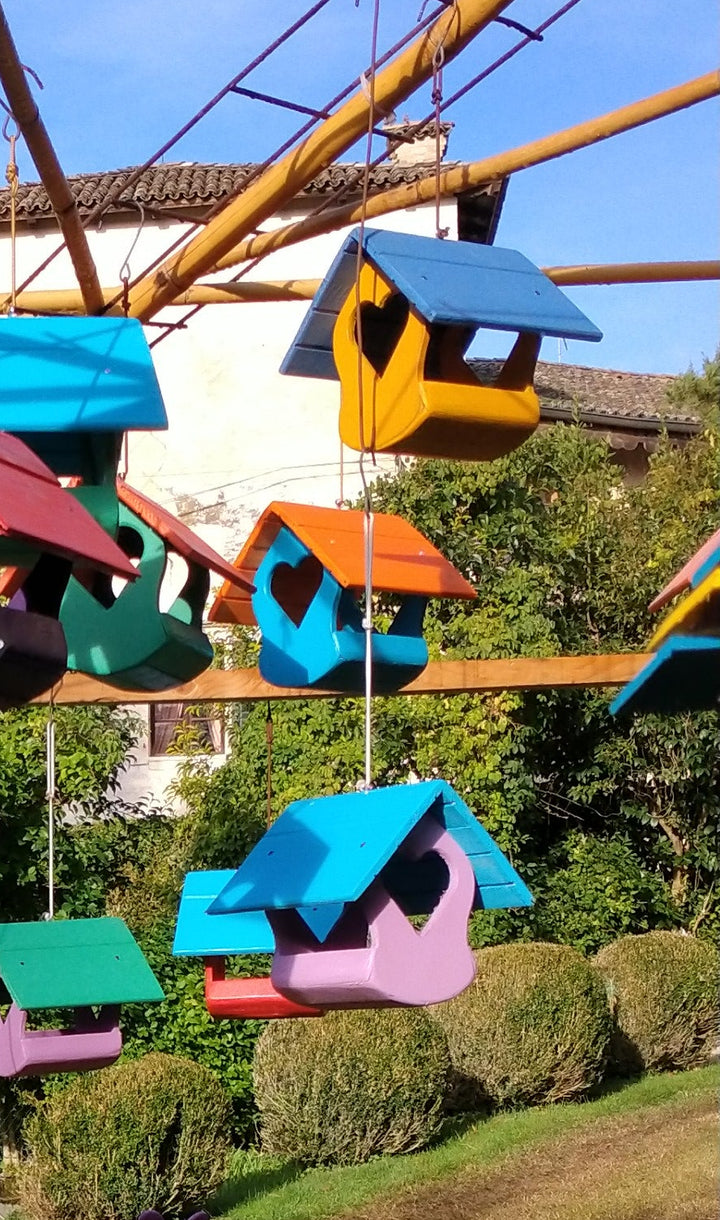 Mangiatoia cuore Treehood - vista completa in giardino