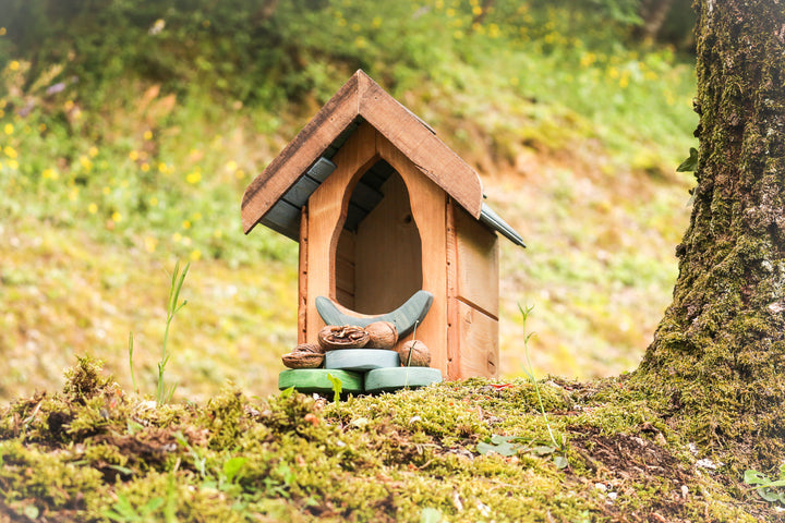 Mangiatoia scoiattolo Treehood - vista completa in giardino